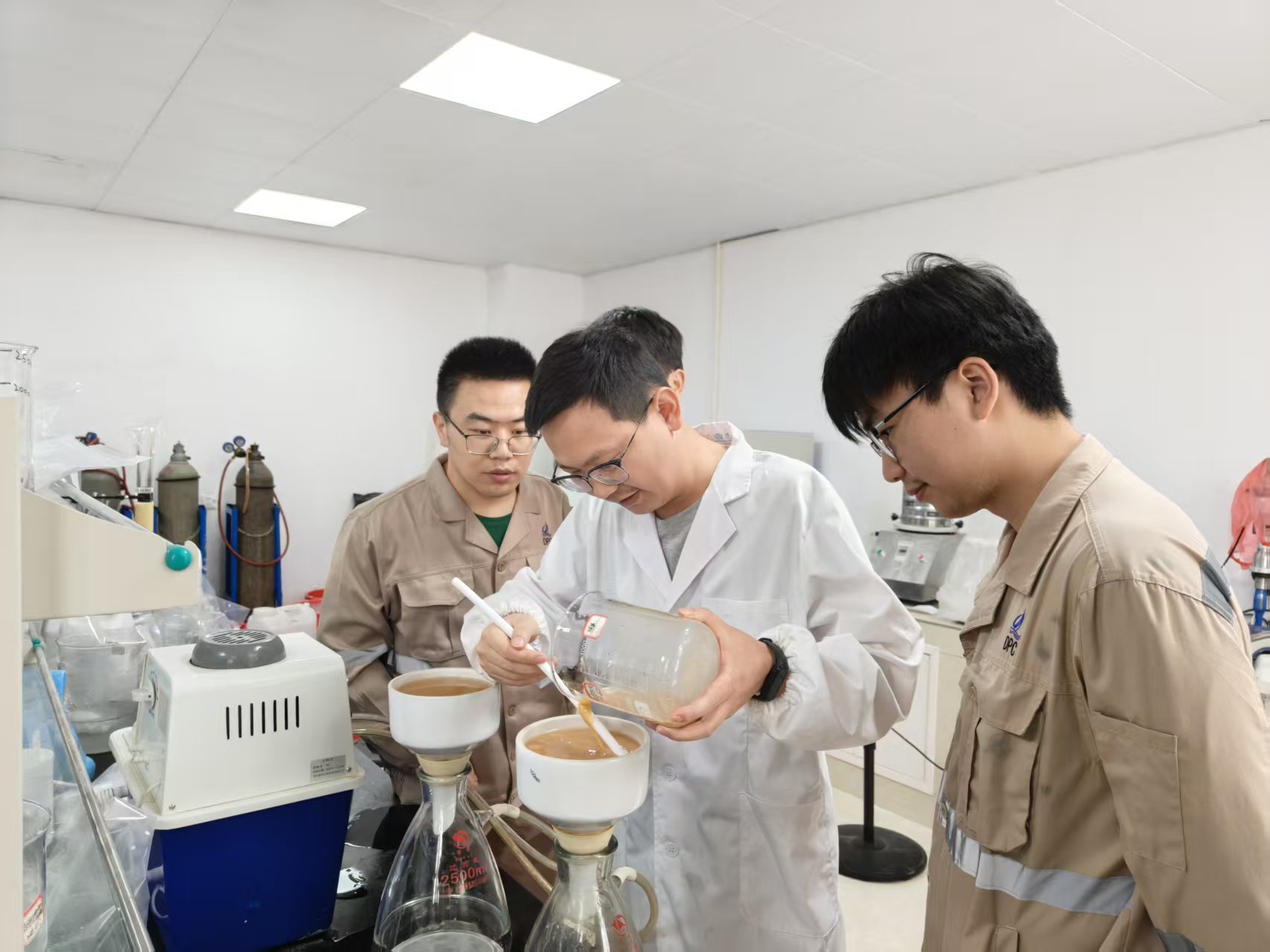 扎根锂业，攻坚路上让&ldquo;锂&rdquo;想花开｜jinnianhui今年会锂业研发部90后工程师徐苗